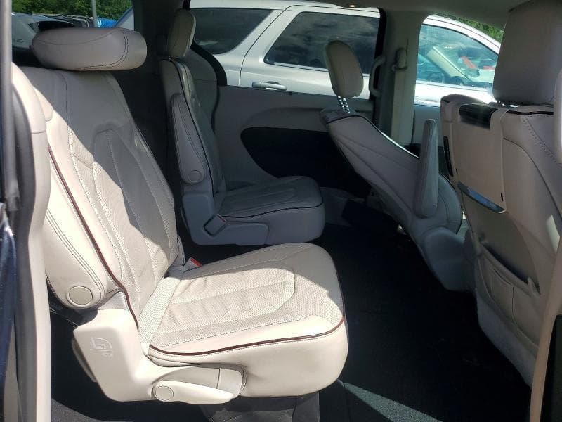 2017 CHRYSLER PACIFICA LIMITED 11