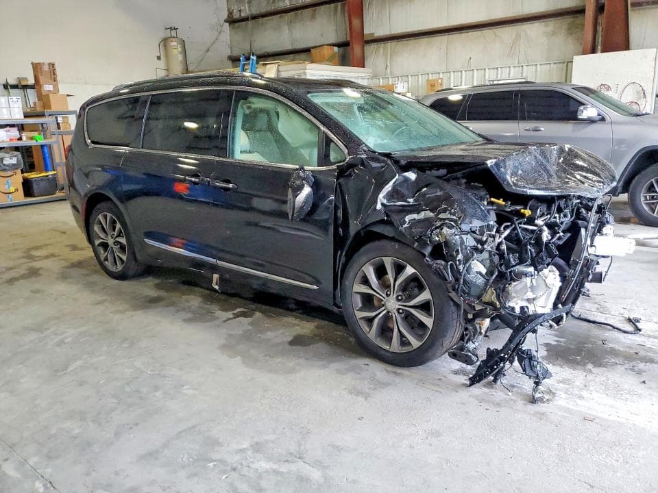 2017 CHRYSLER PACIFICA LIMITED 4