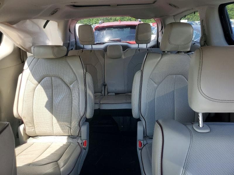 2017 CHRYSLER PACIFICA LIMITED 10