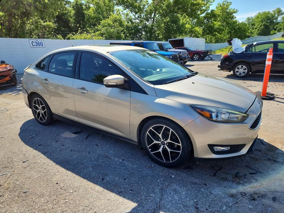 2017 FORD FOCUS SEL 4
