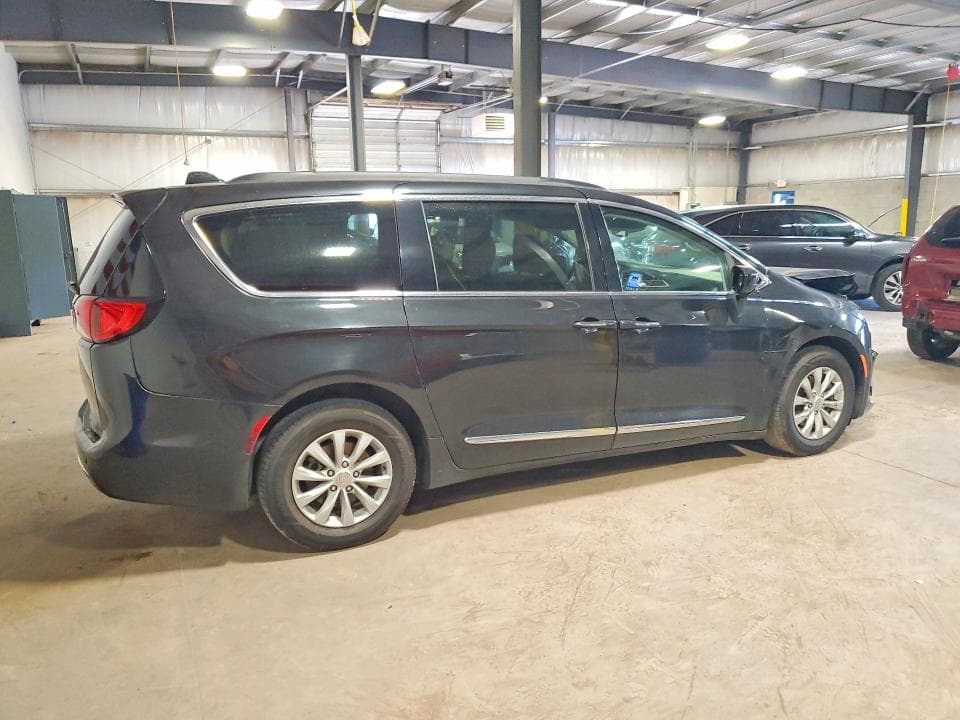 2017 CHRYSLER PACIFICA TOURING L 3