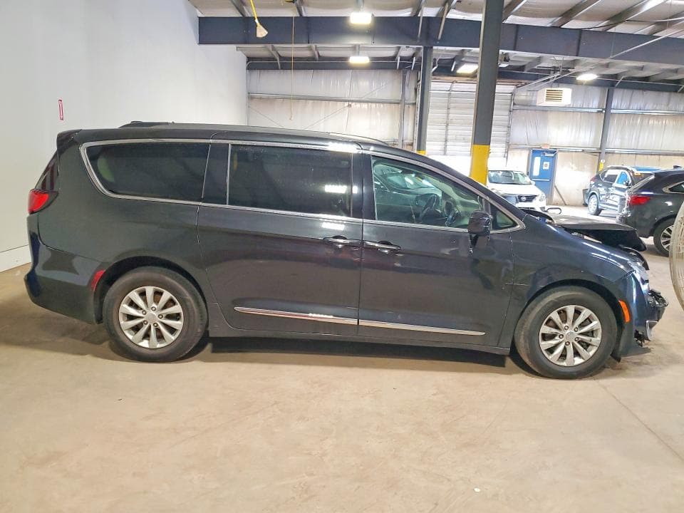 2017 CHRYSLER PACIFICA TOURING L 4