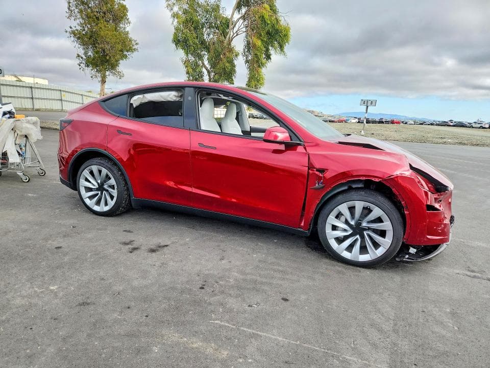 2026 TESLA MODEL Y 4
