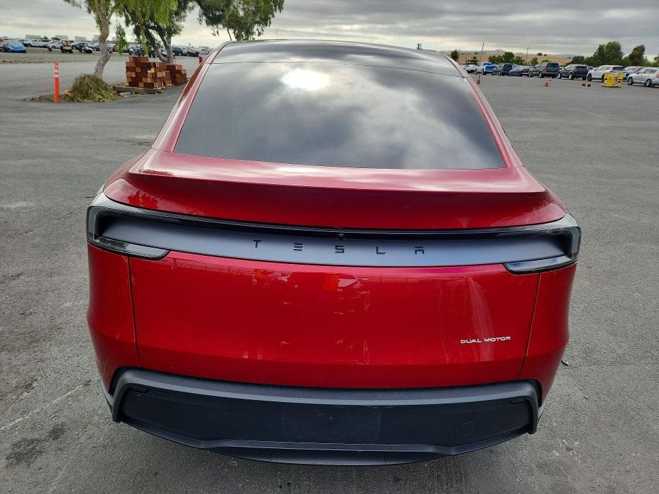 2026 TESLA MODEL Y 6