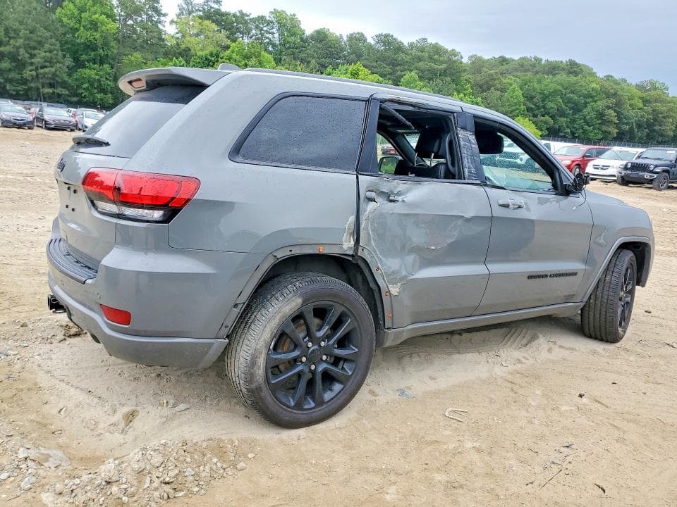 2020 JEEP GRAND CHEROKEE LAREDO 3