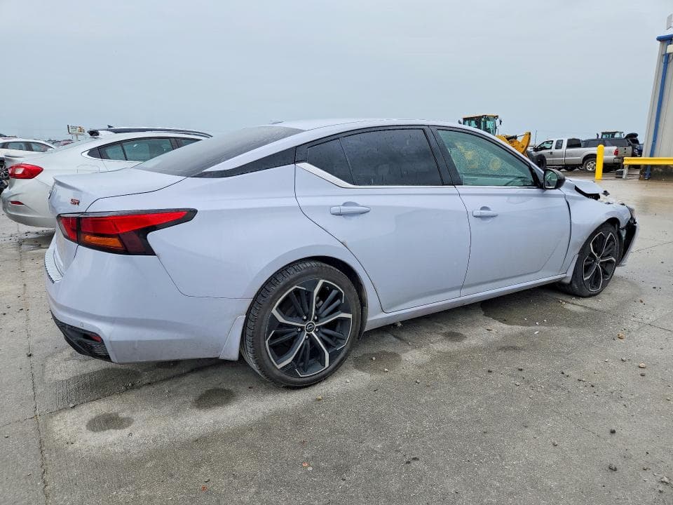 2023 NISSAN ALTIMA SR SR 3