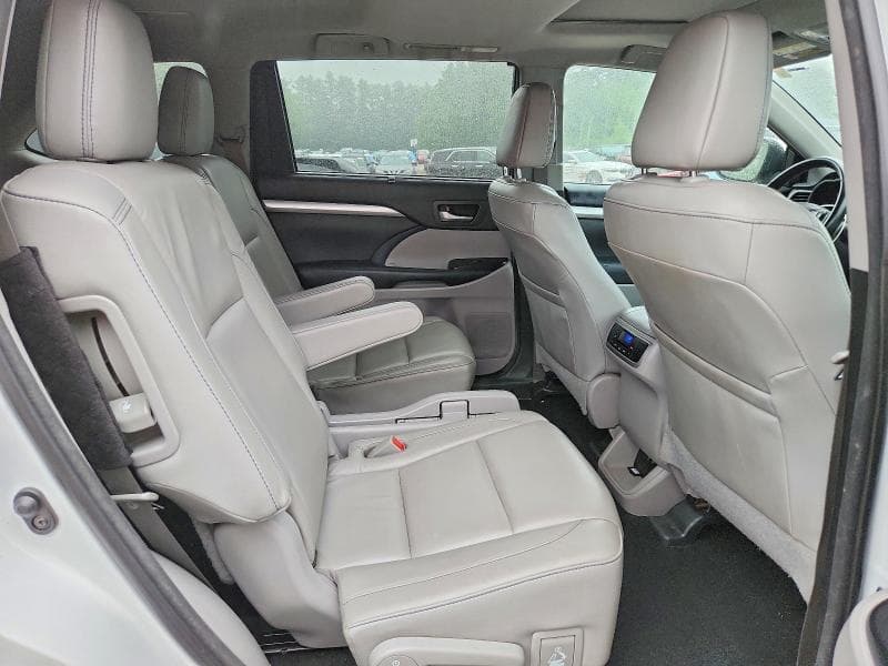 2018 TOYOTA HIGHLANDER XLE 11