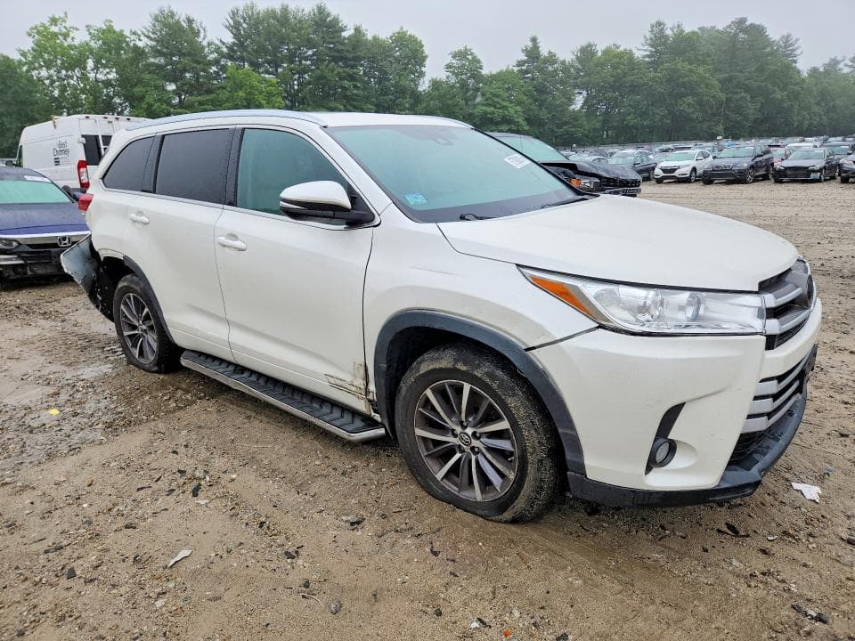 2018 TOYOTA HIGHLANDER XLE 4