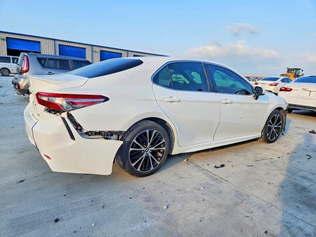 2018 TOYOTA CAMRY SE SE 3