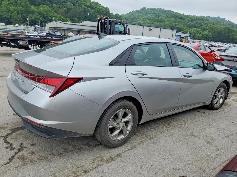 2022 HYUNDAI ELANTRA SE 3