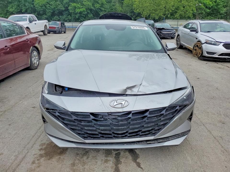 2022 HYUNDAI ELANTRA SE 5