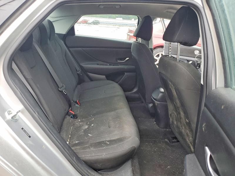 2022 HYUNDAI ELANTRA SE 10