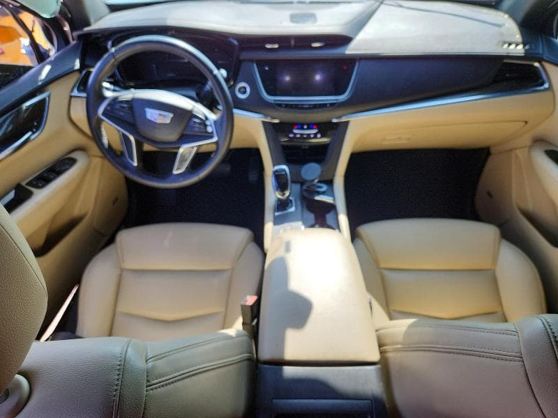 2017 CADILLAC XT5 8