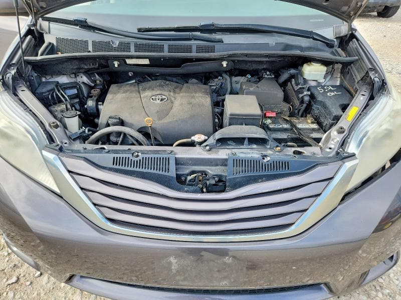 2017 TOYOTA SIENNA LE 12