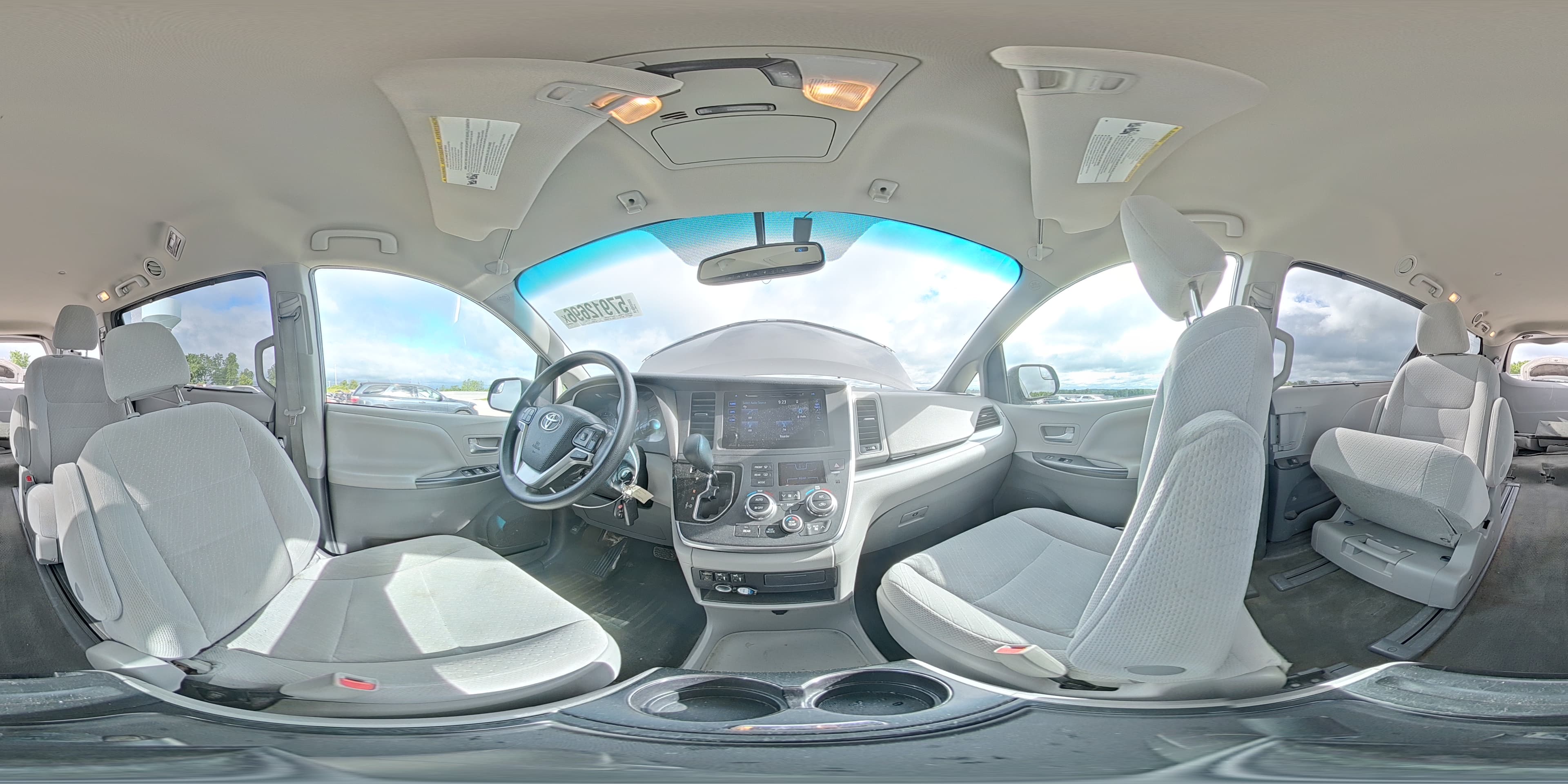 2017 TOYOTA SIENNA LE 16