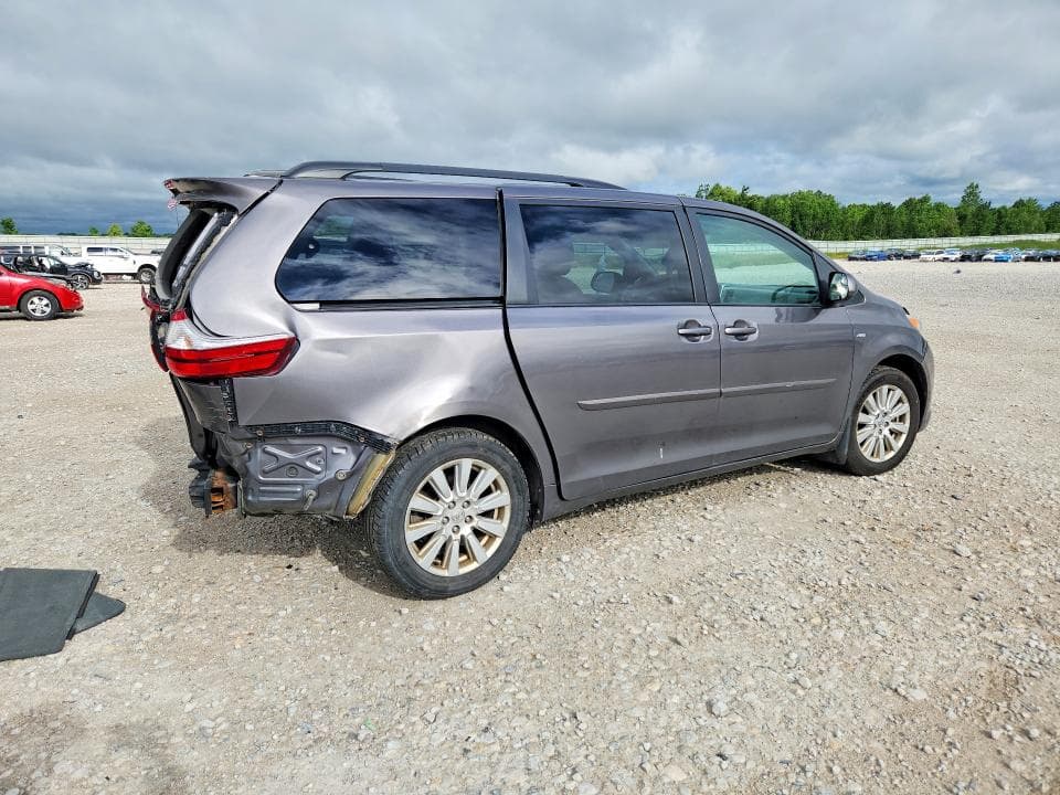 2017 TOYOTA SIENNA LE 3
