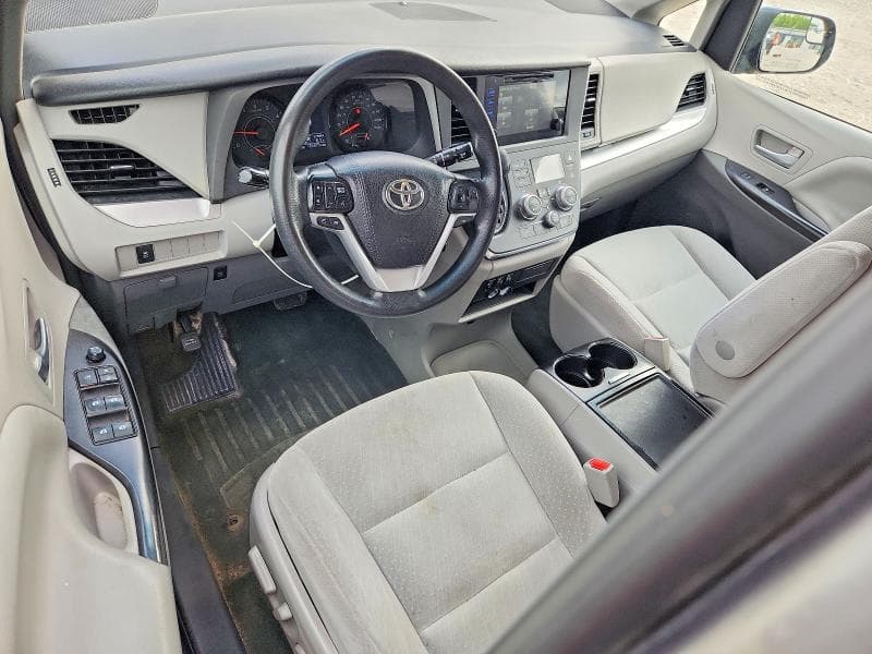 2017 TOYOTA SIENNA LE 8
