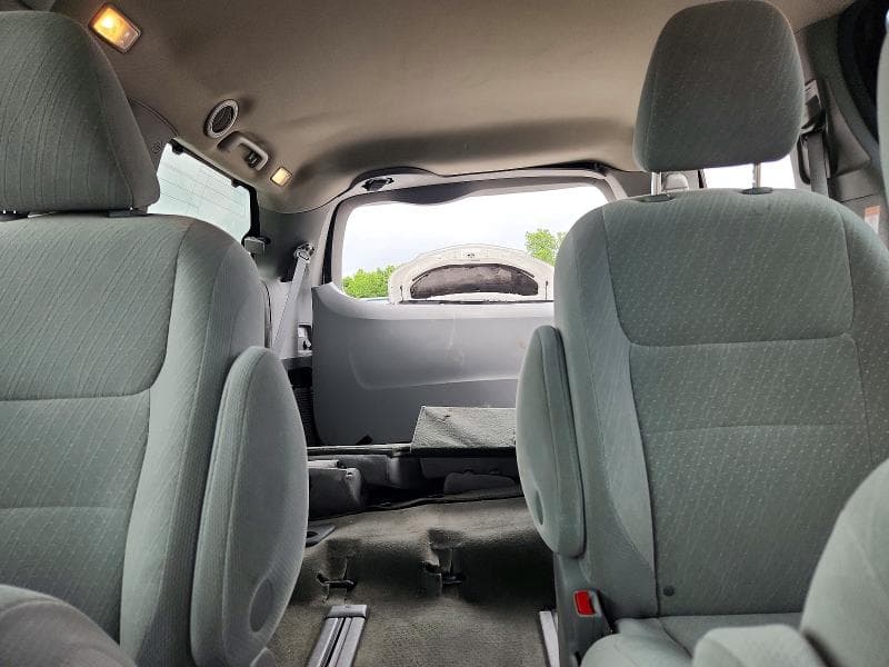 2017 TOYOTA SIENNA LE 10