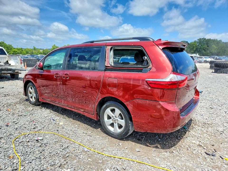 2020 TOYOTA SIENNA LE 2