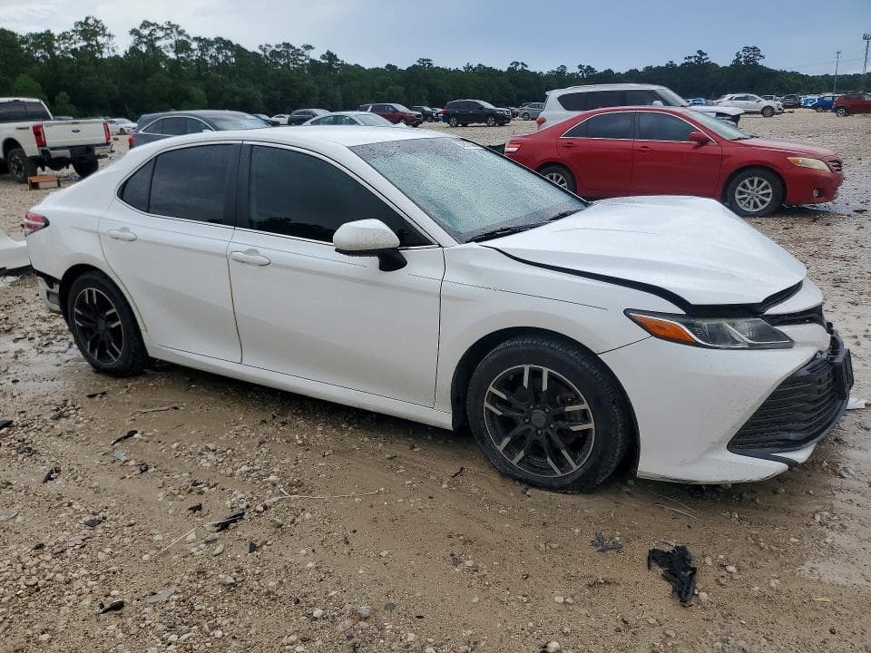 2019 TOYOTA CAMRY LE 4