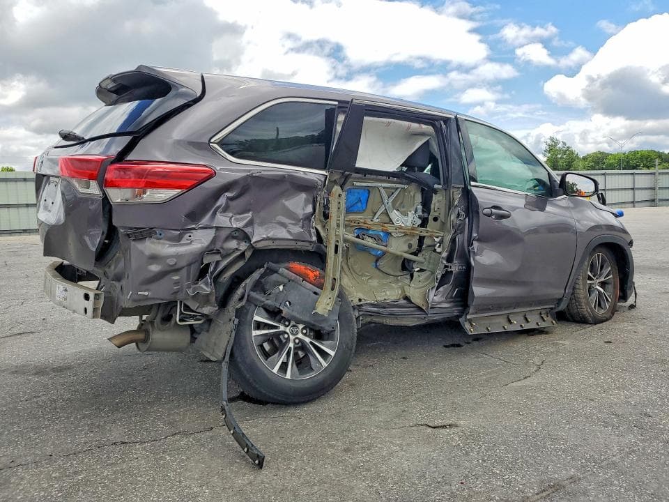2019 TOYOTA HIGHLANDER LE 3