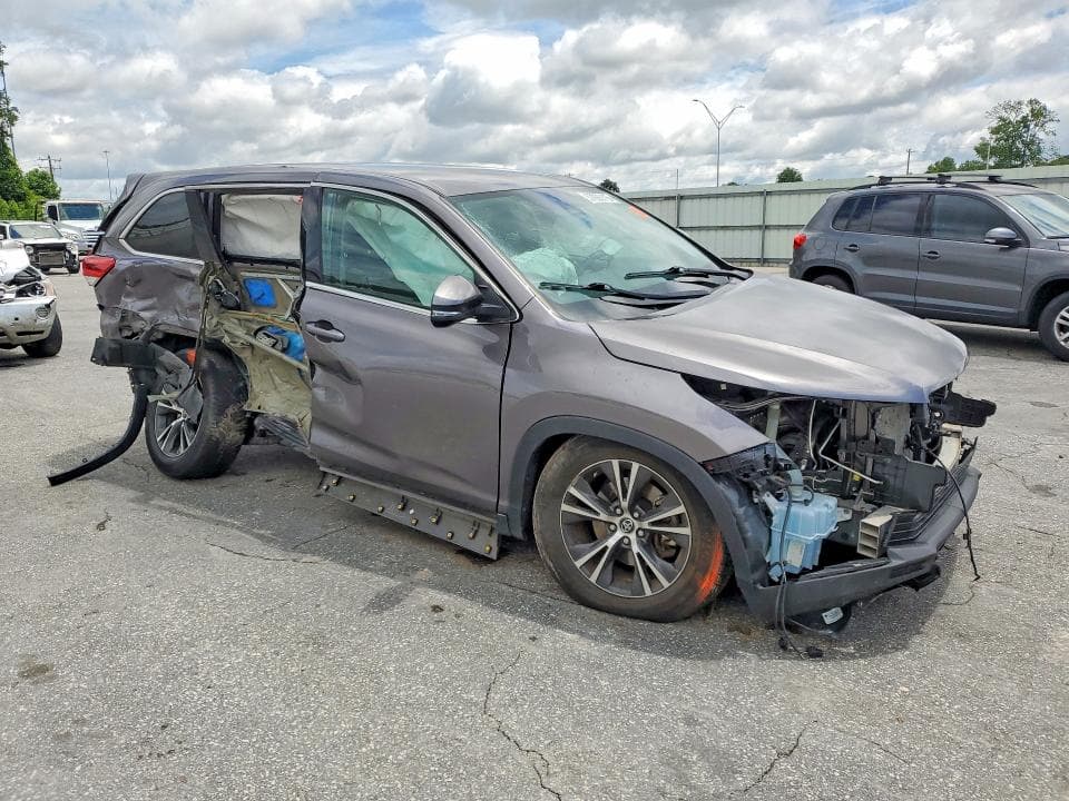 2019 TOYOTA HIGHLANDER LE 4