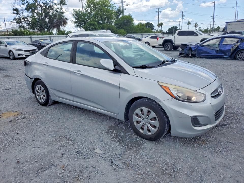 2017 HYUNDAI ACCENT SE 4