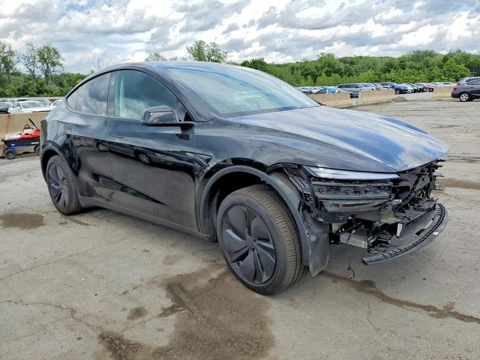 2026 TESLA MODEL Y 4