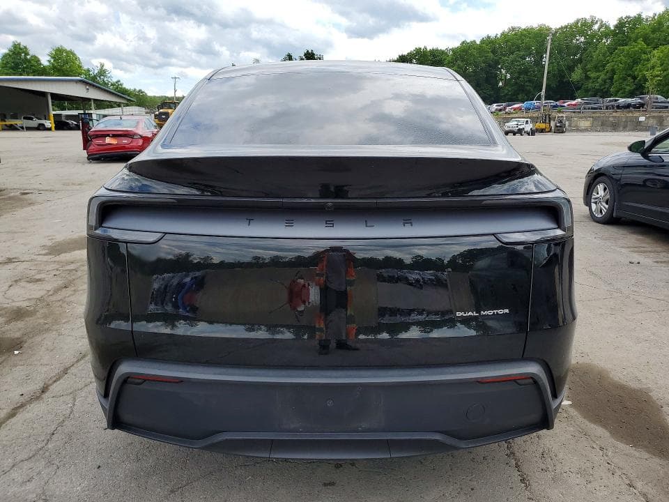 2026 TESLA MODEL Y 6