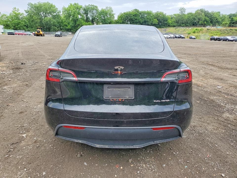 2024 TESLA MODEL Y 6