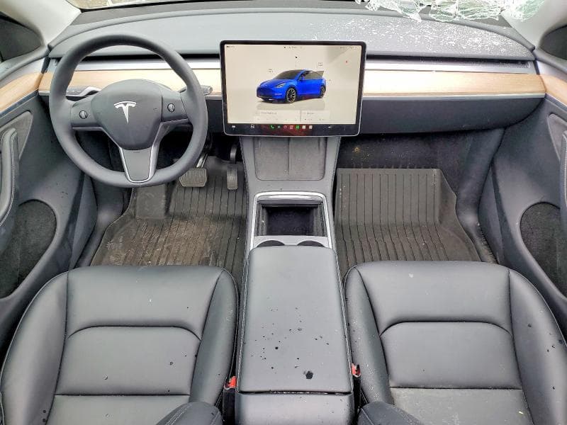2024 TESLA MODEL Y 8