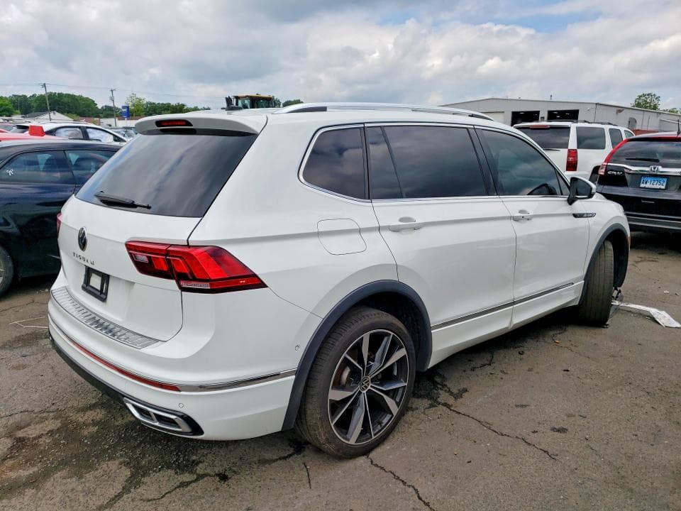 2022 VOLKSWAGEN TIGUAN SEL R-LINE SEL R-LINE 4