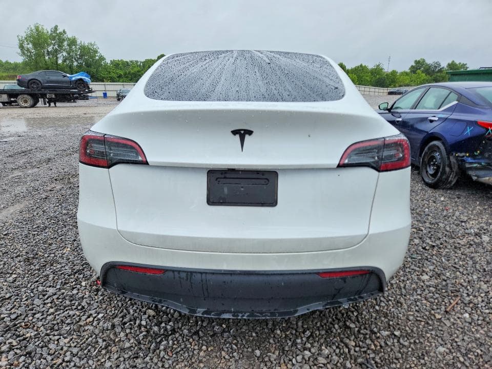2024 TESLA MODEL Y 6