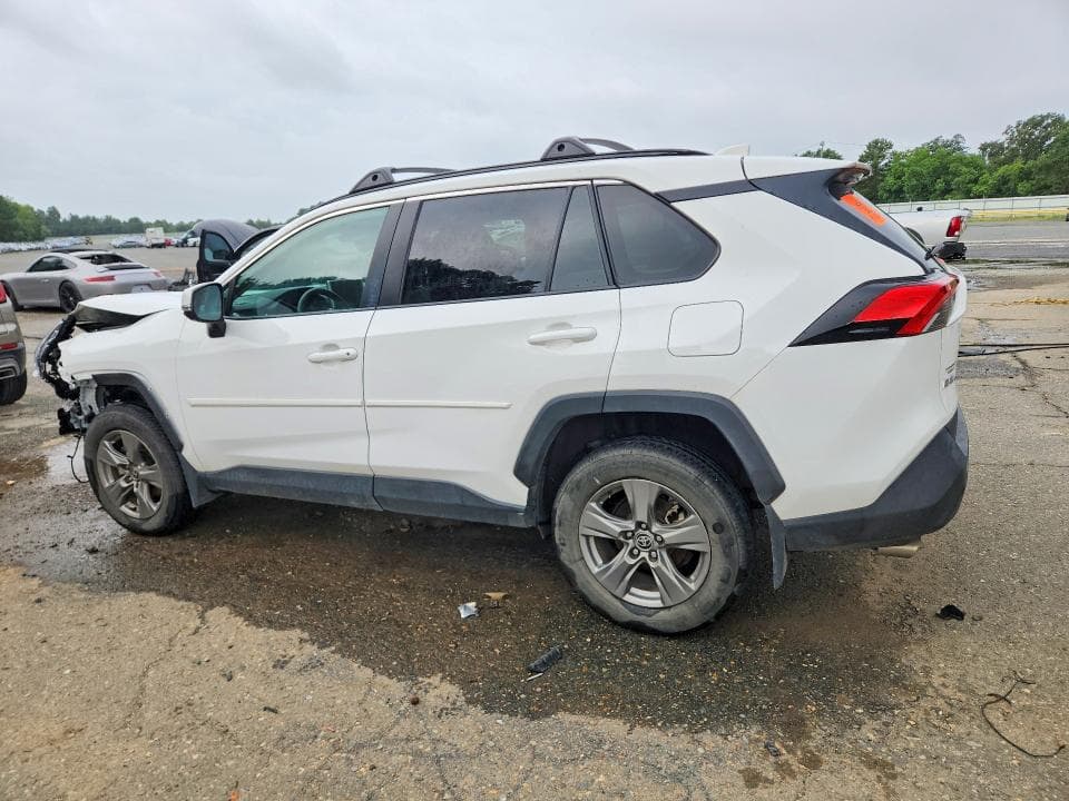 2024 TOYOTA RAV4 XLE 2