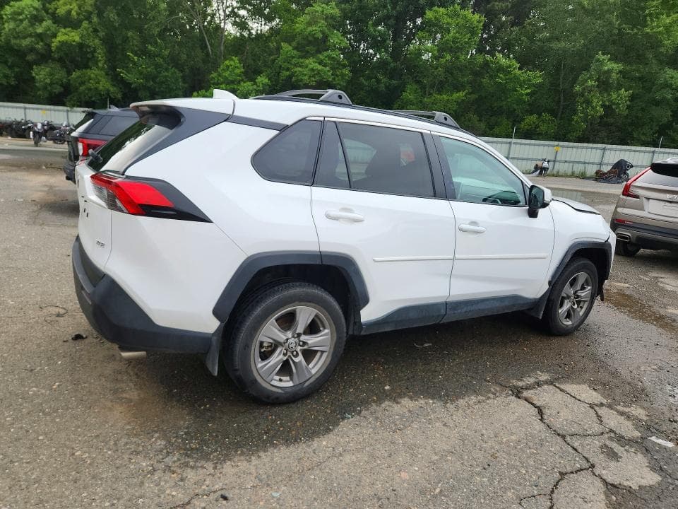 2024 TOYOTA RAV4 XLE 3