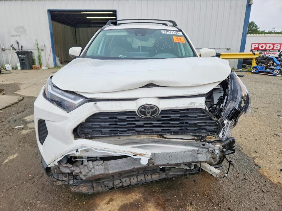 2024 TOYOTA RAV4 XLE 5