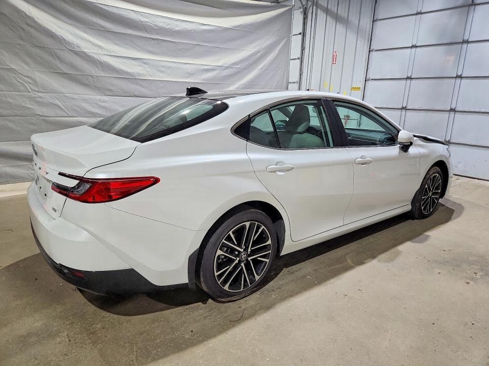 2026 TOYOTA CAMRY XLE 3