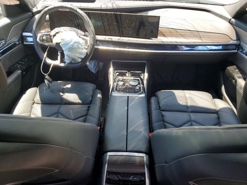 2025 BMW 740 XI 8
