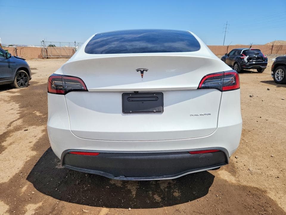 2024 TESLA MODEL Y 6
