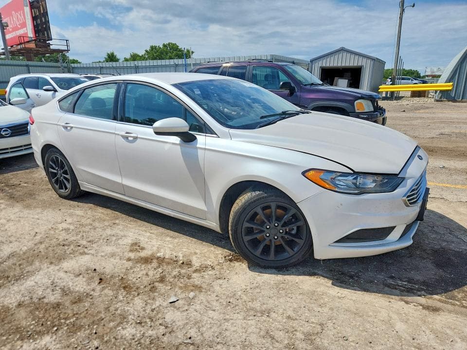 2017 FORD FUSION SE 4