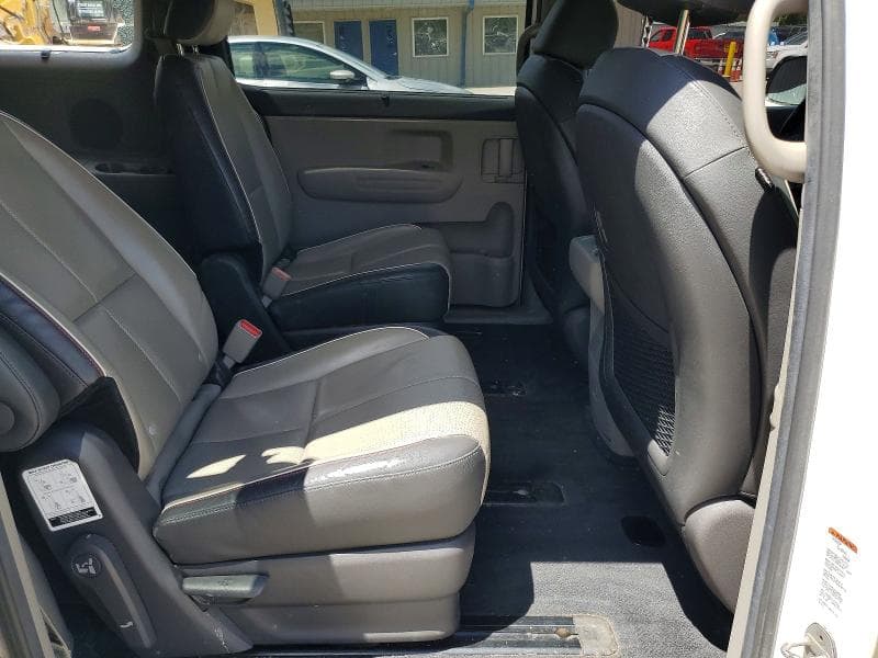 2017 KIA SEDONA LX 11