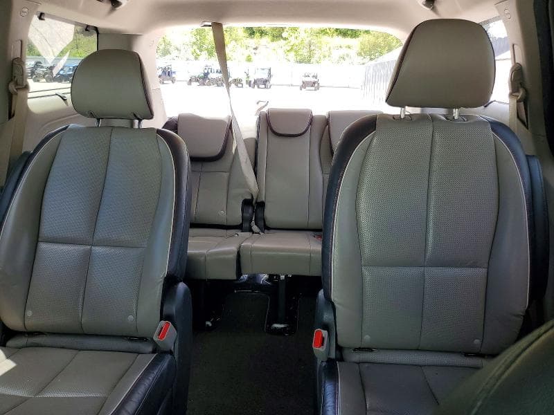 2017 KIA SEDONA LX 10