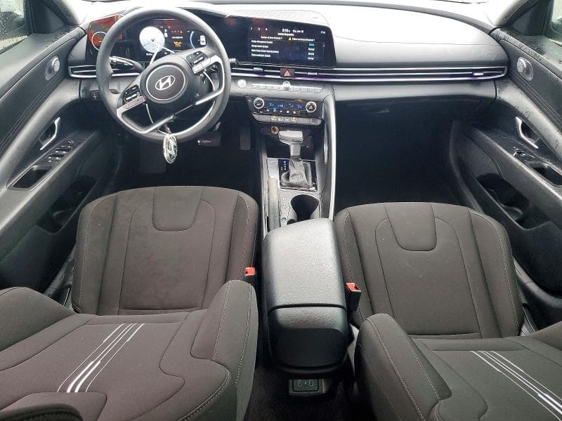 2024 HYUNDAI ELANTRA SEL SEL 8