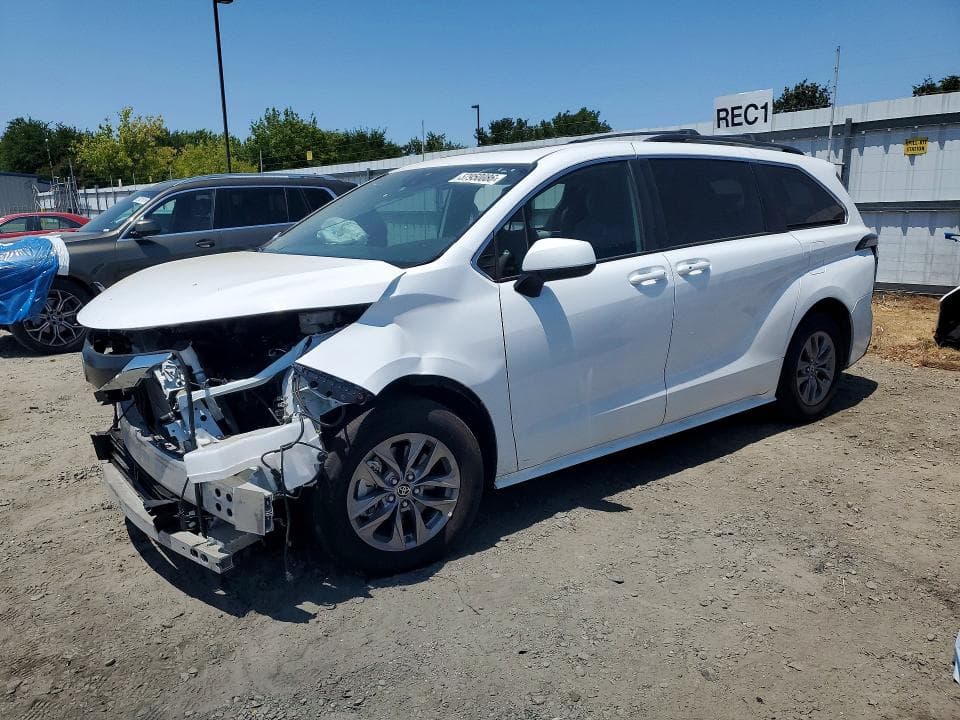2025 TOYOTA SIENNA LE - 1
