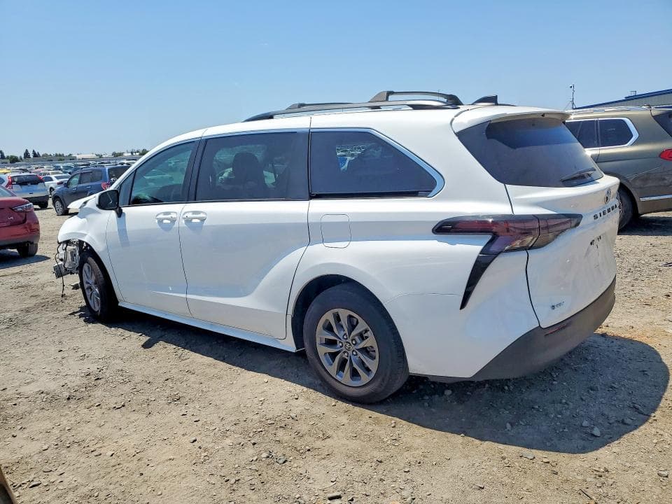 2025 TOYOTA SIENNA LE 2