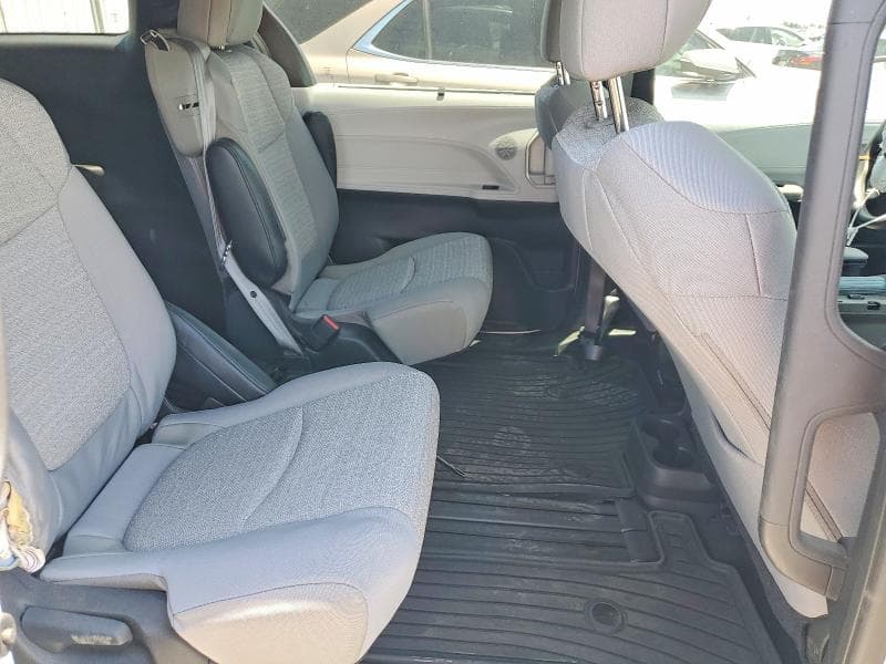 2025 TOYOTA SIENNA LE 11