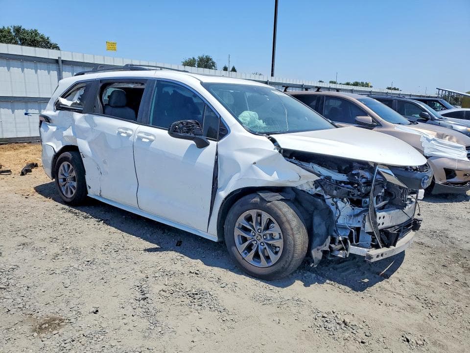 2025 TOYOTA SIENNA LE 4