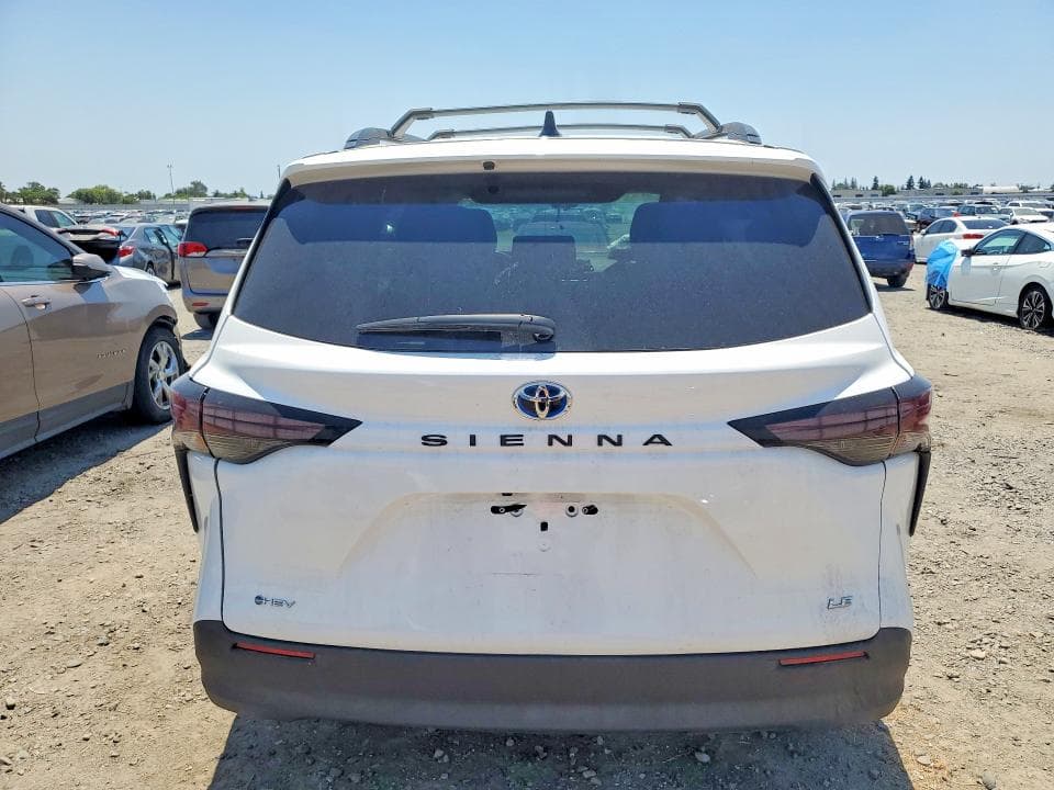 2025 TOYOTA SIENNA LE 6