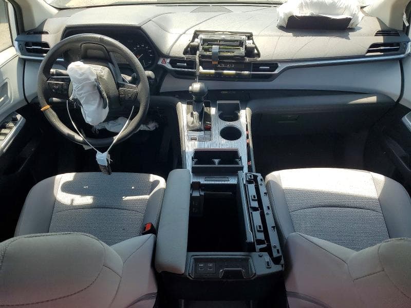 2025 TOYOTA SIENNA LE 8