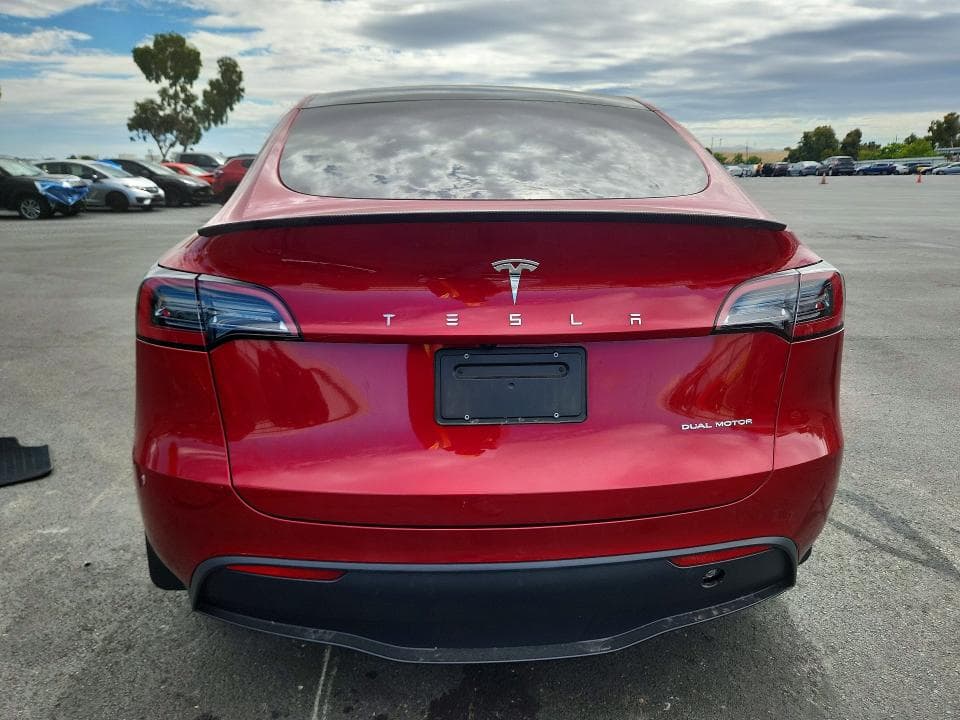 2024 TESLA MODEL Y 6